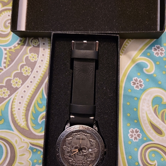 NIB KSENRUI Skull Watch. - Picture 8 of 8